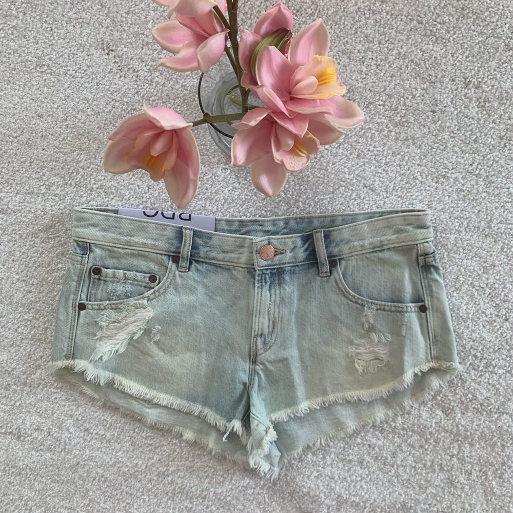 NEW UO / BDG / DOLPHIN DENIM SHORTS SZ 27 - Picture 2 of 3